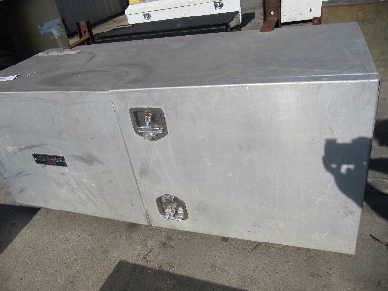 lot 2104 image: ALUM TOOL BOX FOR TRUCKS & TRAILERS 60 L X 24 H X 22 DEEP NO KEYS