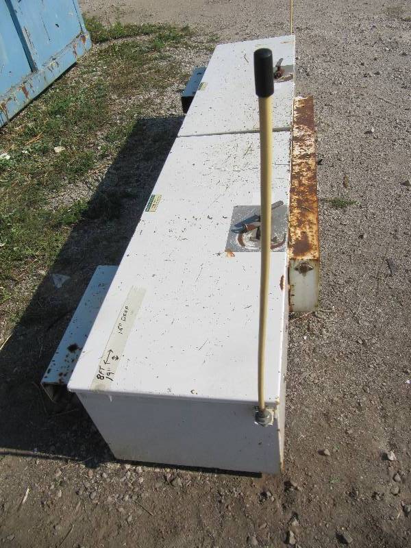 lot 2105 image: TOOL BOX FOR TRUCKS & TRAILERS 8 L X 19 H X 15 DEEP NO KEYS