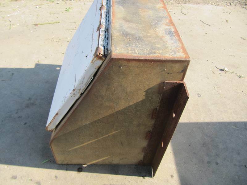 lot 2106 image: Side Tool Box- 22 WIde 20 12 TALL 7 DEEP AT THE TOP 15  DEEP AT THE BOTTOM  NO KEYS