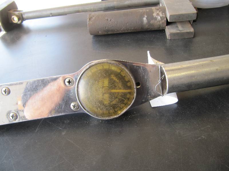 lot 2158 image: 42 L SNAP- ON 600  FOOT LB TORQOMETER- TORQUE WRENCH (SHOP TOOLS)