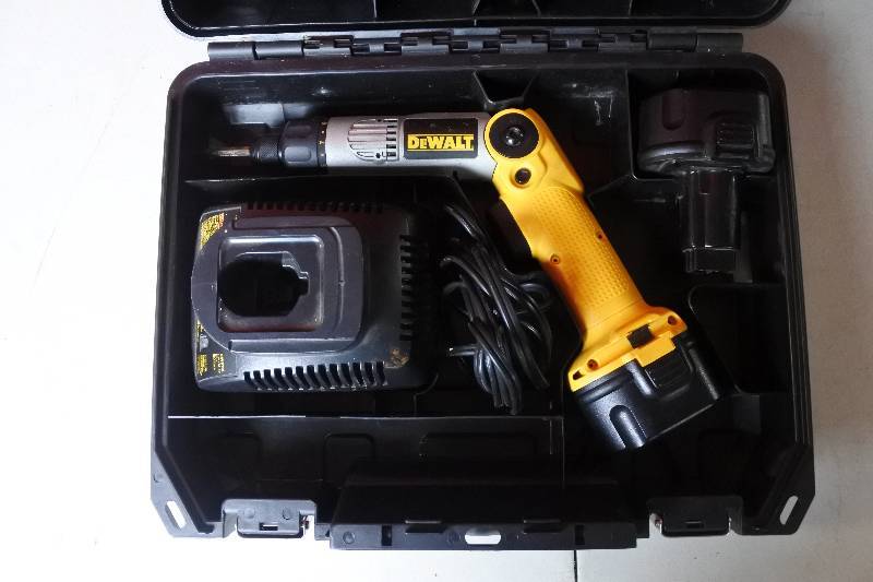 lot 10403 image: Dewalt 7.2 volt cordless rotating screw gun