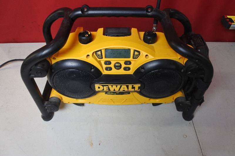 lot 10405 image: Dewalt job site radio cordcordless and aux