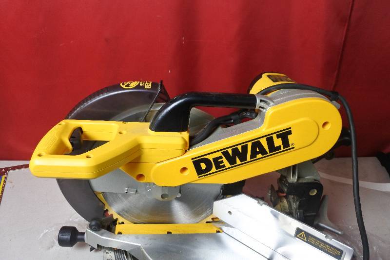 lot 10402 image: Dewalt Double Bevel Miter Saw