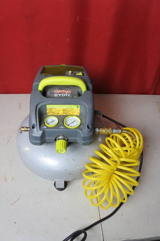 lot 10408 image: 30 gallon Oilless Air Compressor with hose