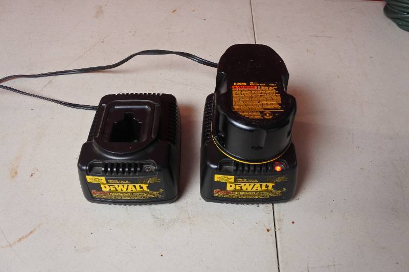 lot 10420 image: 2 Dewalt Chargers 7.2-18v and One 18v Battery