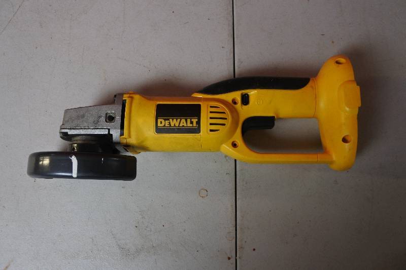 lot 10421 image: 18v Dewalt Cordless Cutoff ToolGrinder
