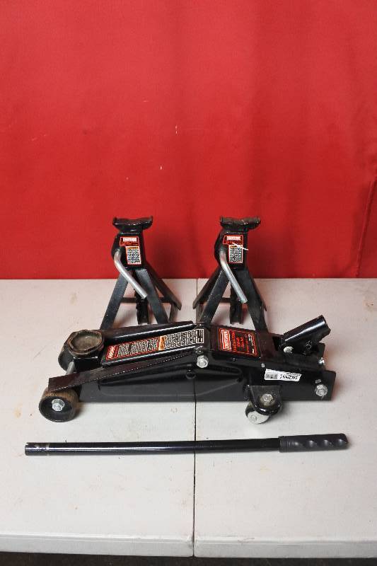 lot 10432 image: 2 Craftsman�Jackstands with Carjack and lever�