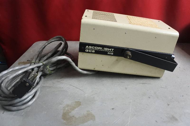 lot 10448 image: Ascot Stage light