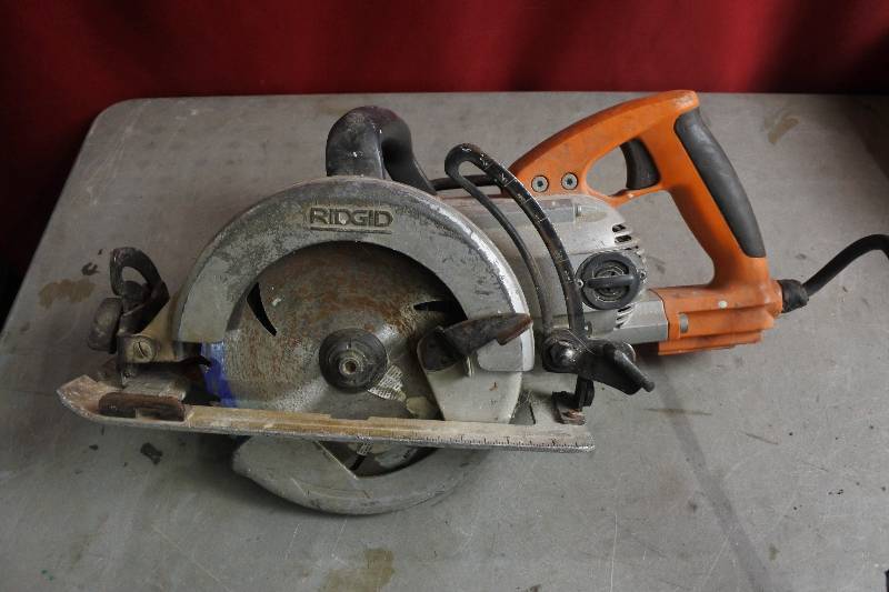 lot 10450 image: RidGid Circular Saw Corded