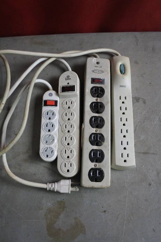 lot 10454 image: 4 Power Strips