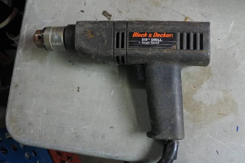 lot 10463 image: Black&Decker 38 in Drill Single Speed