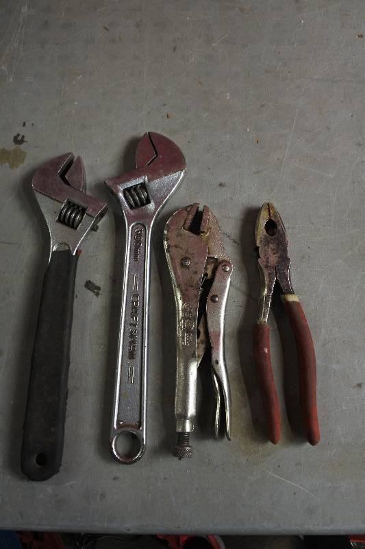 lot 10470 image: Mixed Lot of Wrenches & Pliers