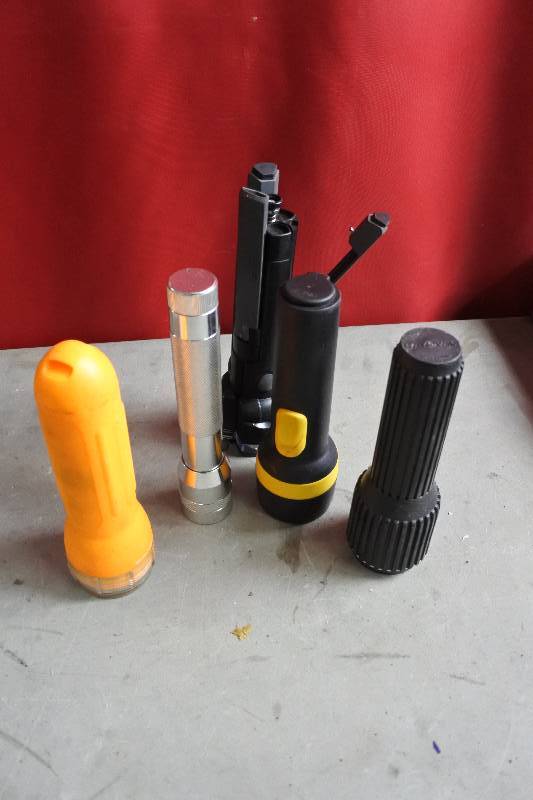 lot 10471 image: Lot of Flashlights