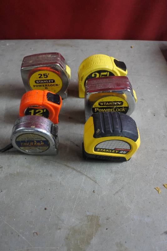 lot 10479 image: Lot of Tape Measures