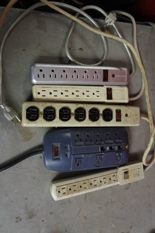 lot 10486 image: Lot of Power Supply Strips