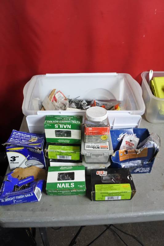 lot 10501 image: Lot Of Various Nails