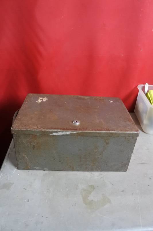 lot 10504 image: Lock Box