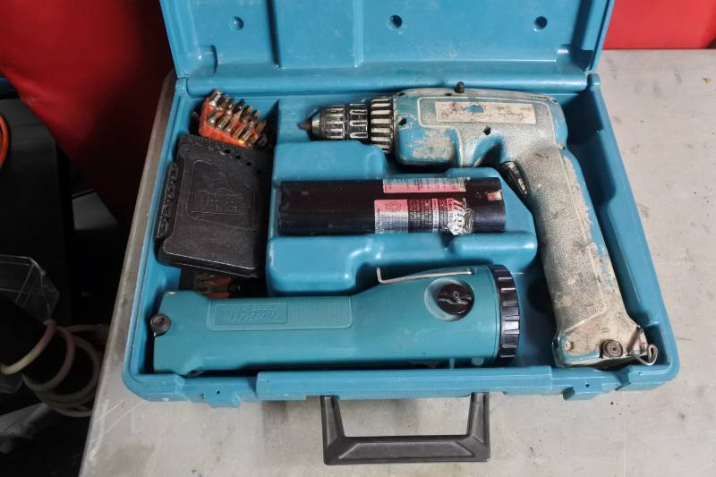 lot 10516 image: Makita Cordless Drill
