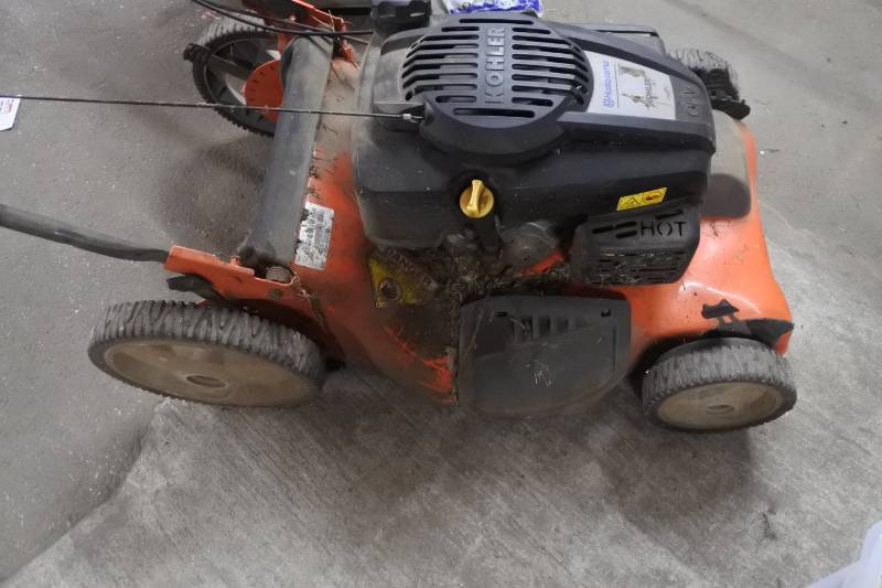 lot 10519 image: COHLER Lawnmower