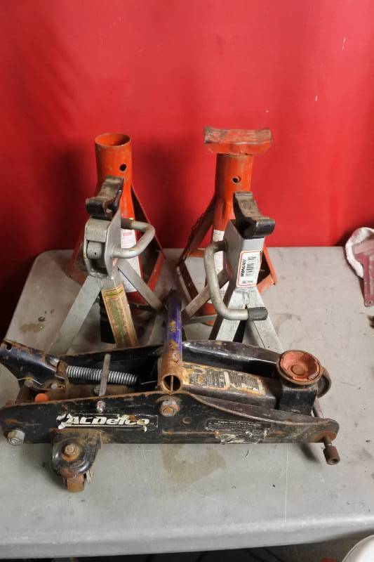 lot 10521 image: Various Lot of Jacks