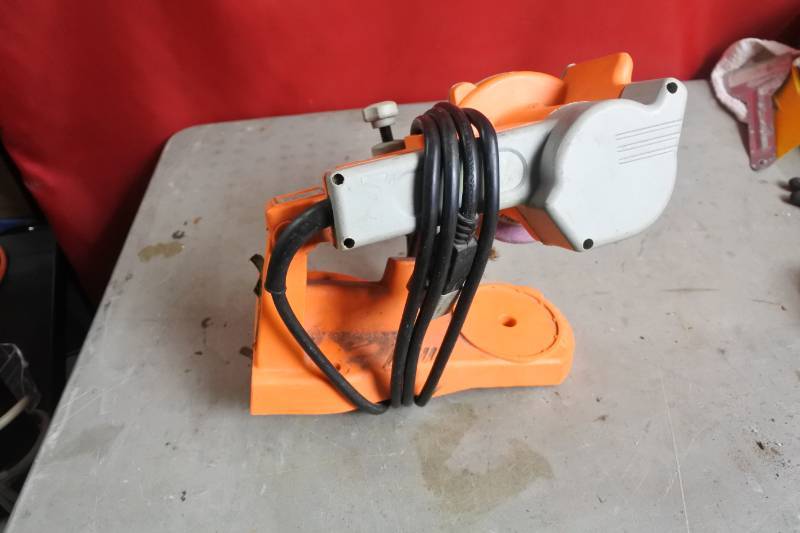 lot 10527 image: Electric Chainsaw Sharpener