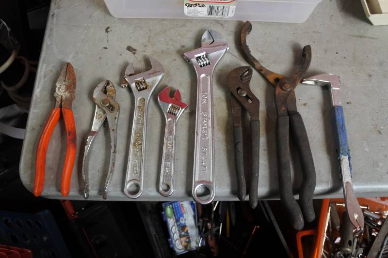 lot 10539 image: Lot of Pliers and Wrenches
