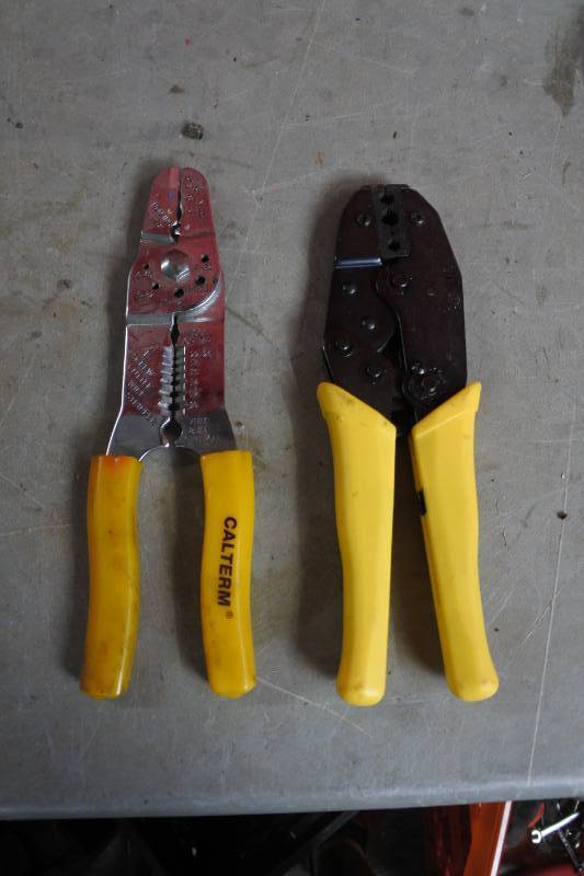 lot 10540 image: 2 yellow handle Wire Cutters