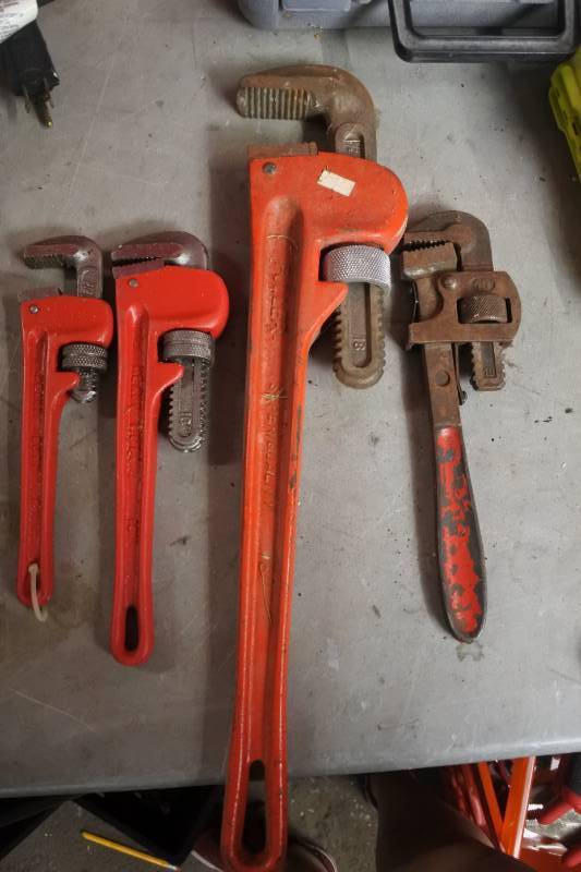 lot 10541 image: Lot of Pipe Wrenches
