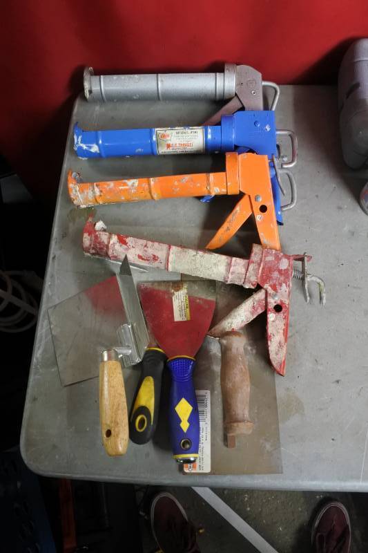 lot 10549 image: Lot of Caulking Guns, Scrappers, and Corner Trial