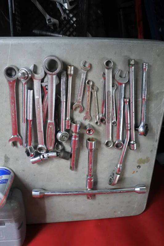 lot 10551 image: Lot of Wrenches