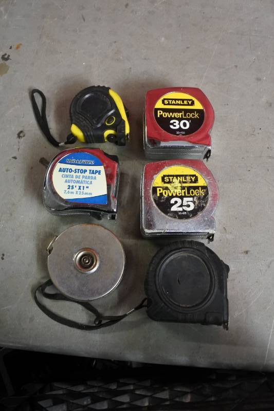 lot 10557 image: Lot of Tape Measurers�