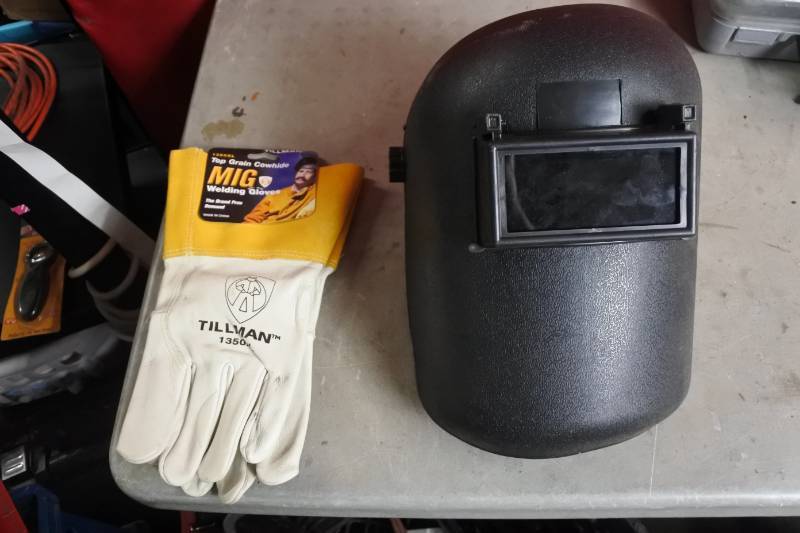 lot 10568 image: Welder Mask and Gloves