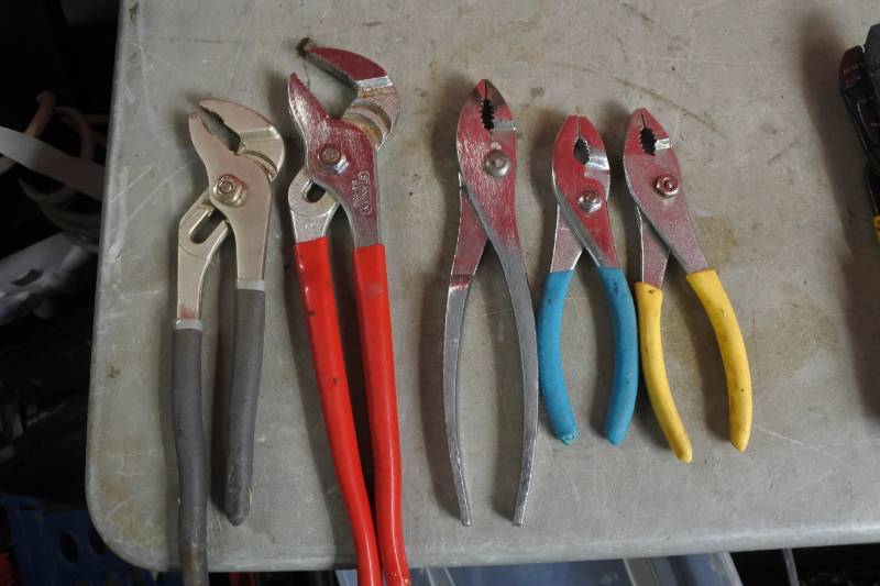 lot 10571 image: Lot of Pliers