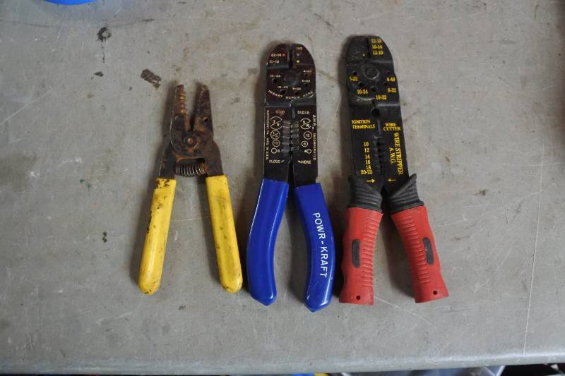 lot 10572 image: Lot of Wire Cutters