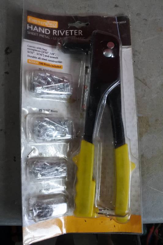 lot 10573 image: Hand Riveter