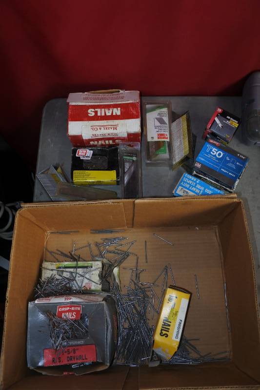 lot 10576 image: Lot of Assorted Nails & Staples
