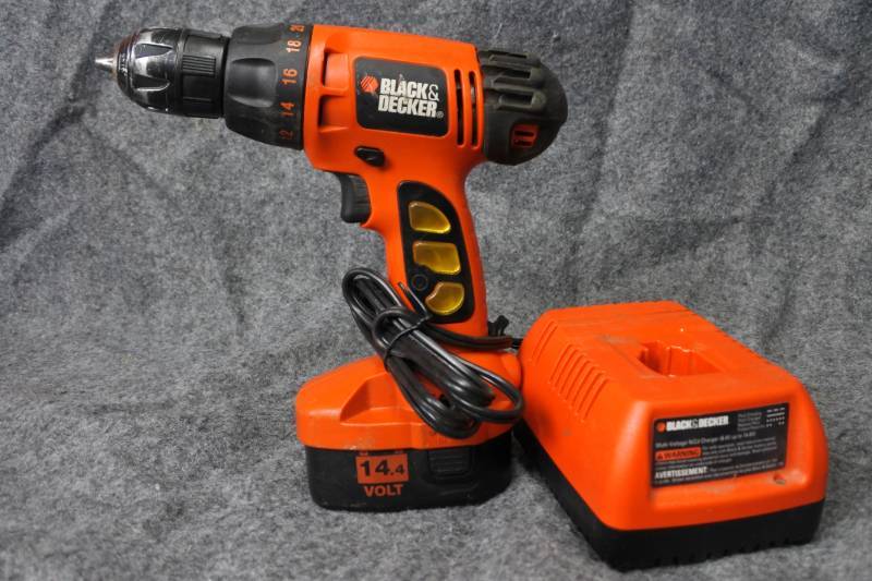 lot 10604 image: Black and Decker Drilll, 14.4 V Battery. and Charger