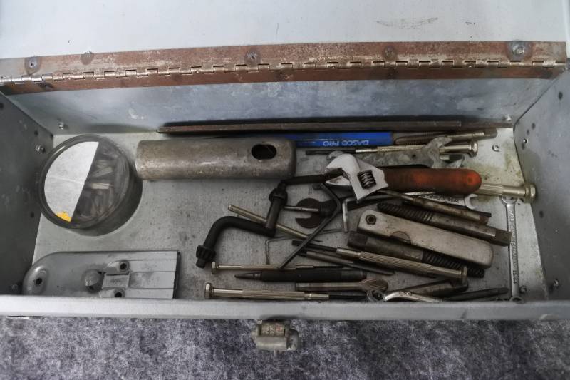 lot 10603 image: Metal Toolbox contents included