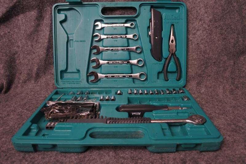 lot 10600 image: Blue Allied Tool Set