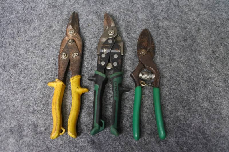 lot 10597 image: Lot of Snips (totes not included)