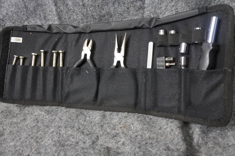 lot 10592 image: FixIt Handy Man Kit