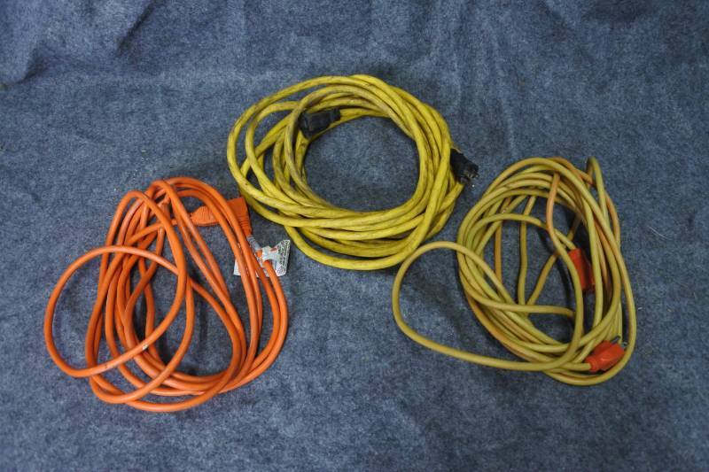 lot 10610 image: Lot of Extension Cords (totes not included)