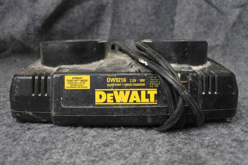 lot 10652 image: Dewalt Dual Battery Charging Station