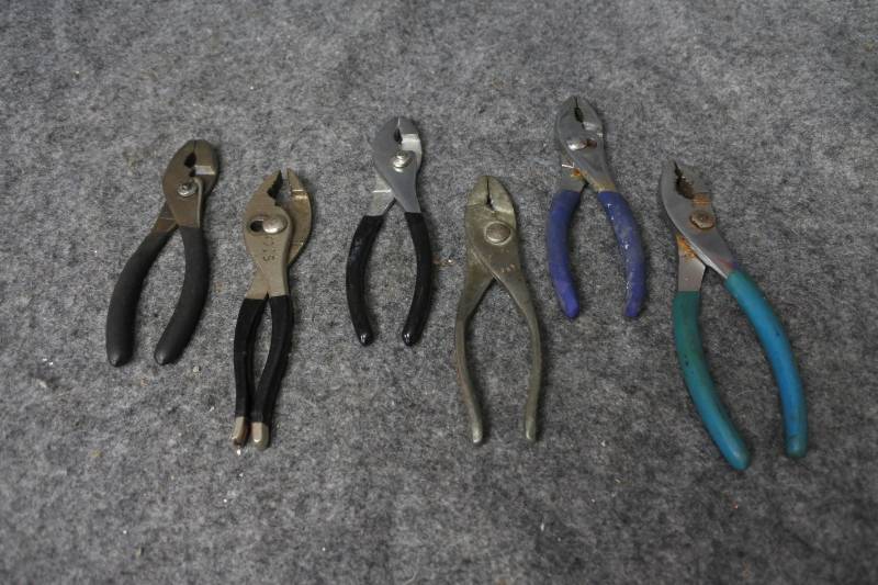 lot 10648 image: Lot of Pliers (totes not included)