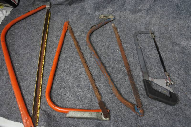 lot 10646 image: Lot of Hand Saws