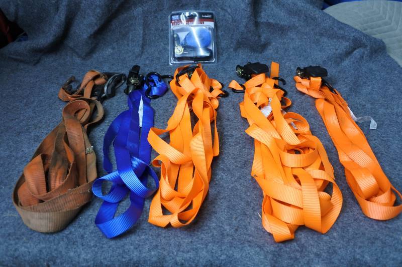 lot 10669 image: Lot of Tie Downs