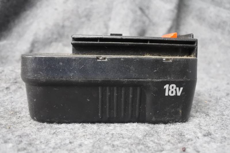 lot 10642 image: Black & Decker 18 V Battery