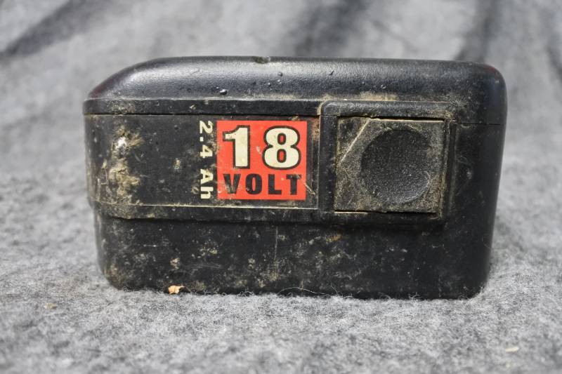 lot 10637 image: Milwakee 18 V Battery