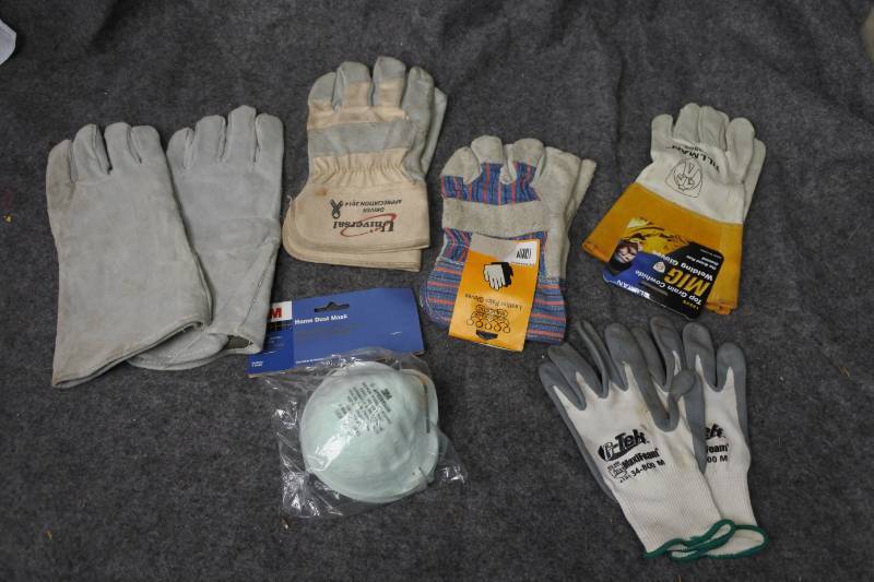 lot 10631 image: Lot of Welder Gloves and More