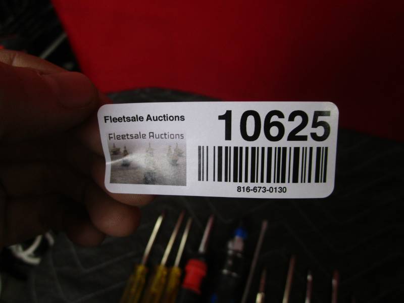 lot 10625 image: Lot of Screwdrivers (totes not included)